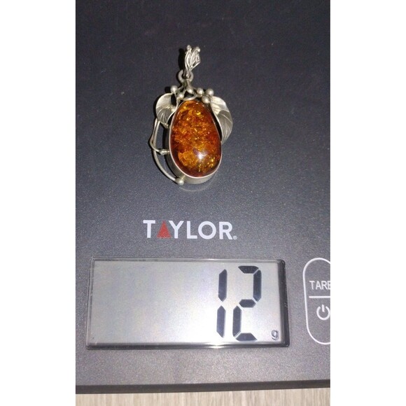 Beautiful Vintage Sterling Silver Amber Pendant - Delicate Vine Detailing - Picture 8 of 11